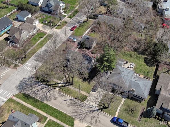 27 Woodlawn St, Geneva, IL 60134