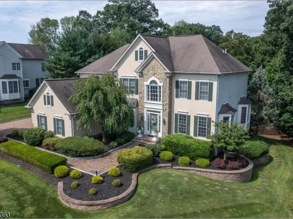 142 Top Of The World Way, Green Brook Twp., NJ 08812