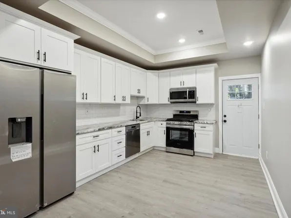 1146 S 52nd St, Philadelphia, PA 19143