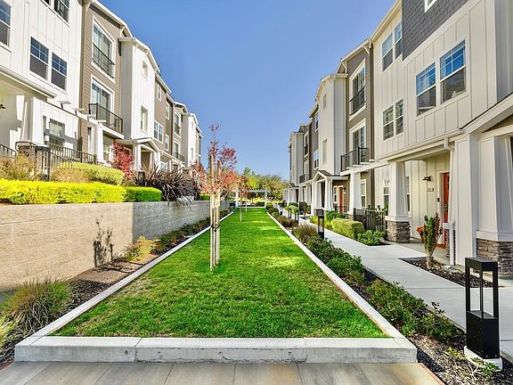 3rd image of 301 Cove Ln