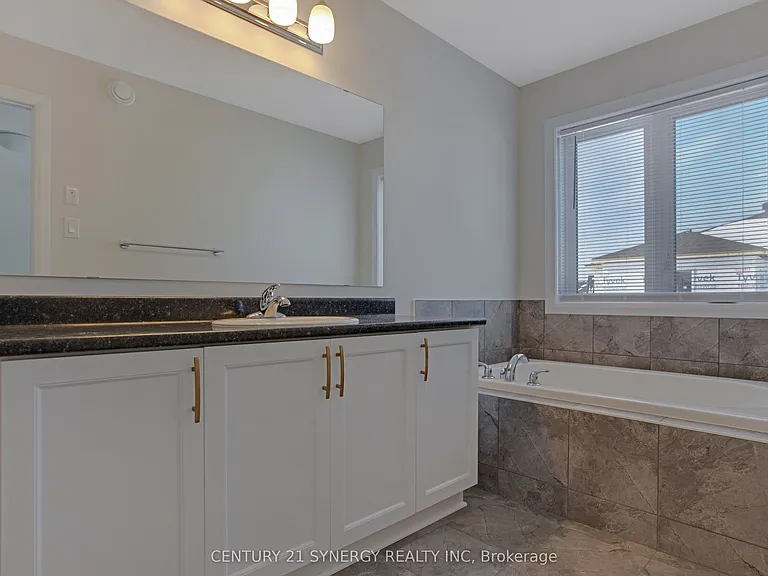 708 SE Taliesin Cres — Photo 9