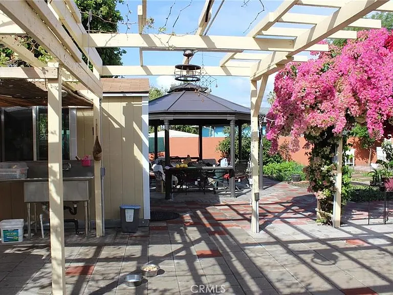 1233 S California Ave — Photo 24