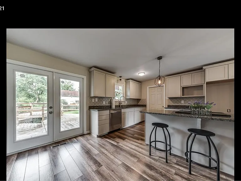 1805 Blue Spring Ln — Photo 9