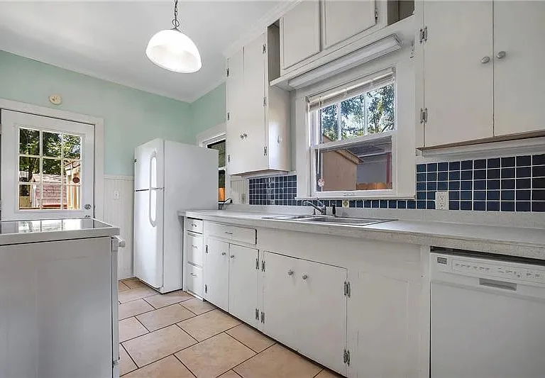 1600 Green St — Photo 5
