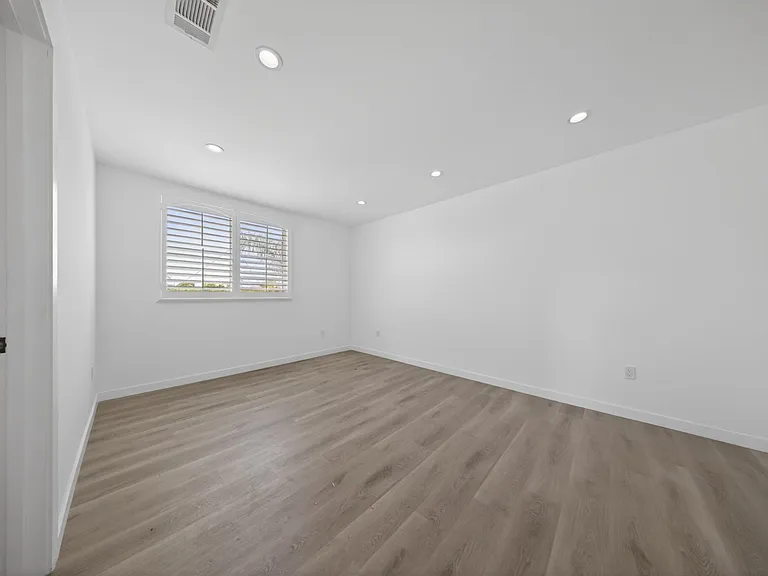 14827 Dearborn St — Photo 30