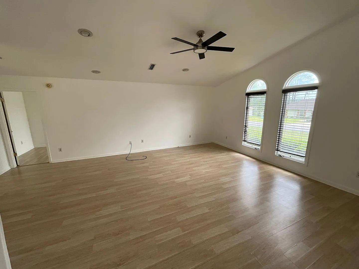 Fantastic 3/2 Home in Sunny Hills w/ 2-Car Garage & Lawn Maintenance — Photo 3