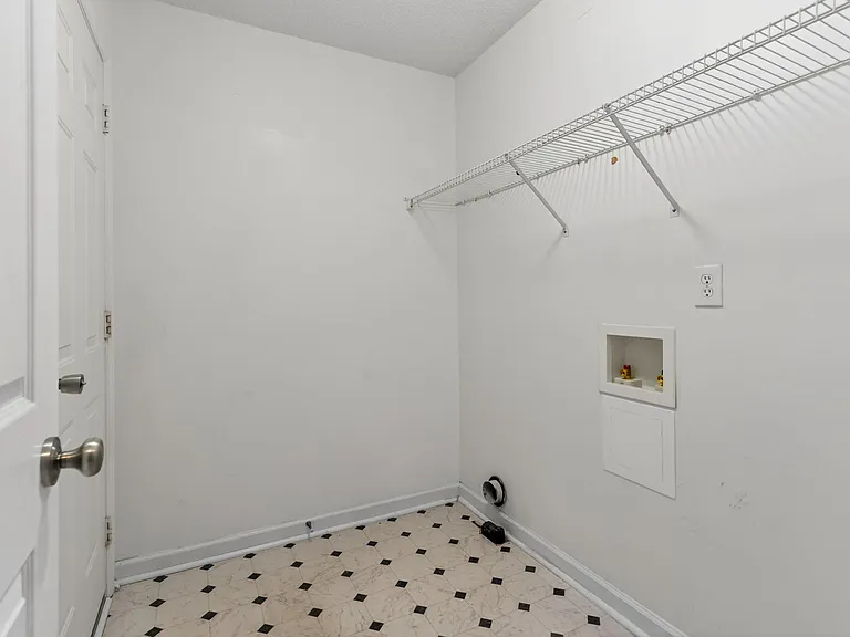 6804 Broome Bay Ct — Photo 12