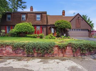 34 Robin Ln, West Warwick, RI 02893