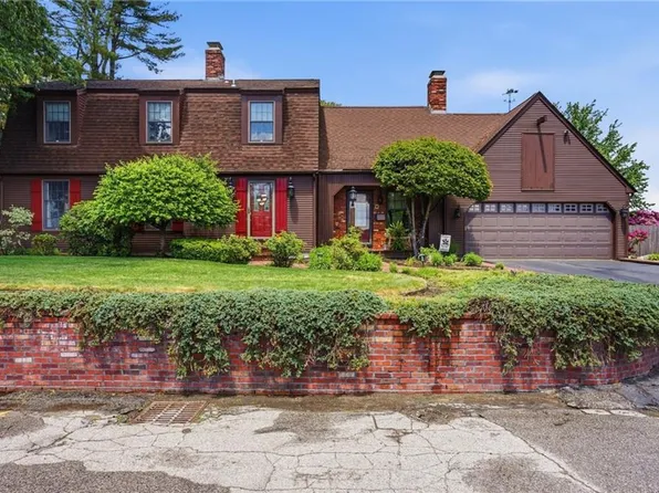 34 Robin Ln, West Warwick, RI 02893