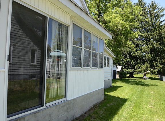 3rd image of 704 Sayre St