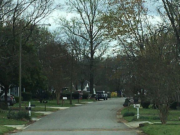 4th image of 2025 Vanderbilt Dr SW
