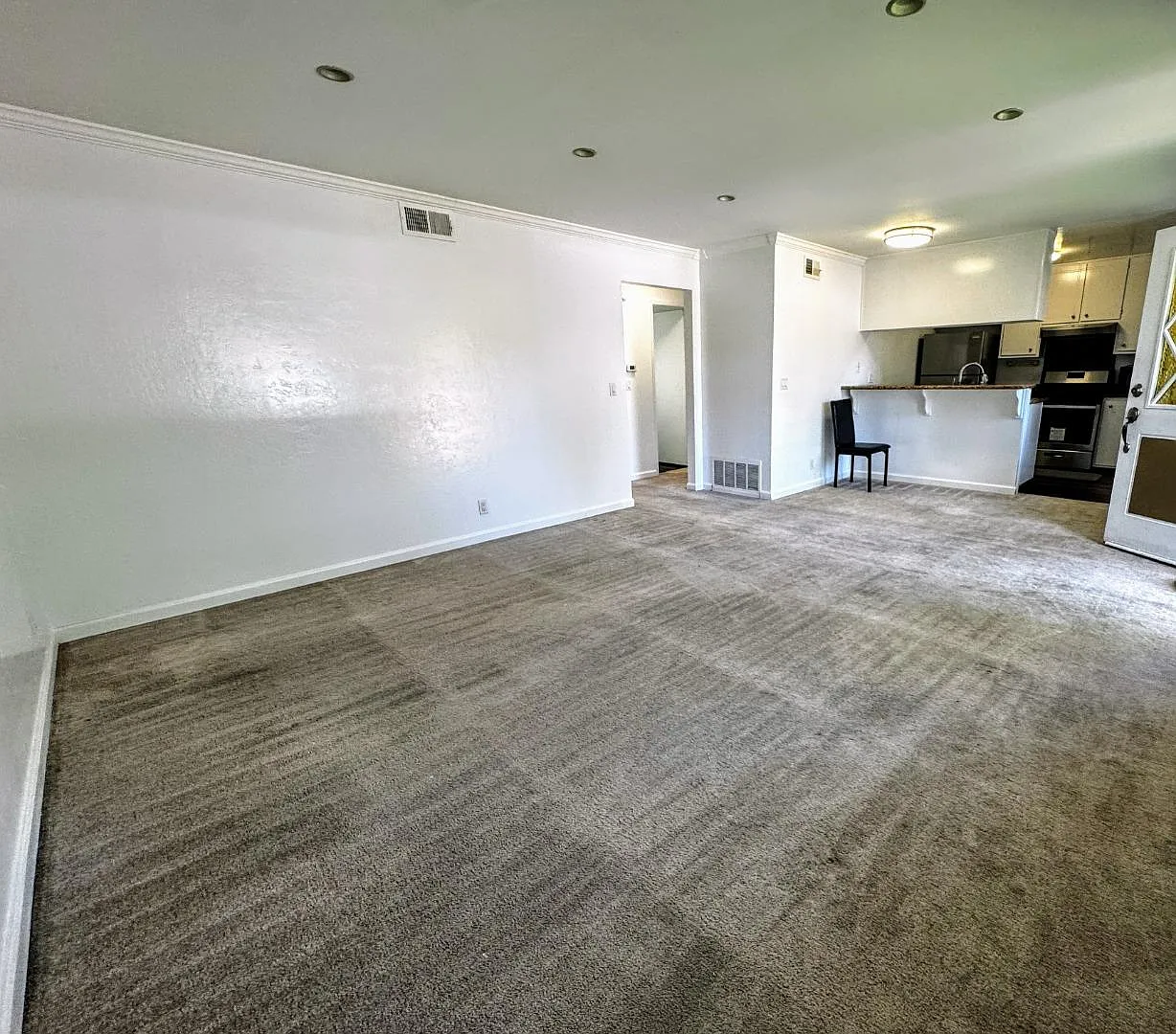 2 bed, 810 sqft, $2,900 — Photo 2
