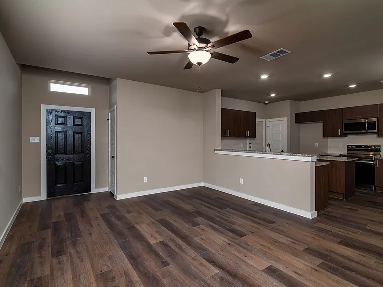 637 Fallow Dr — Photo 1