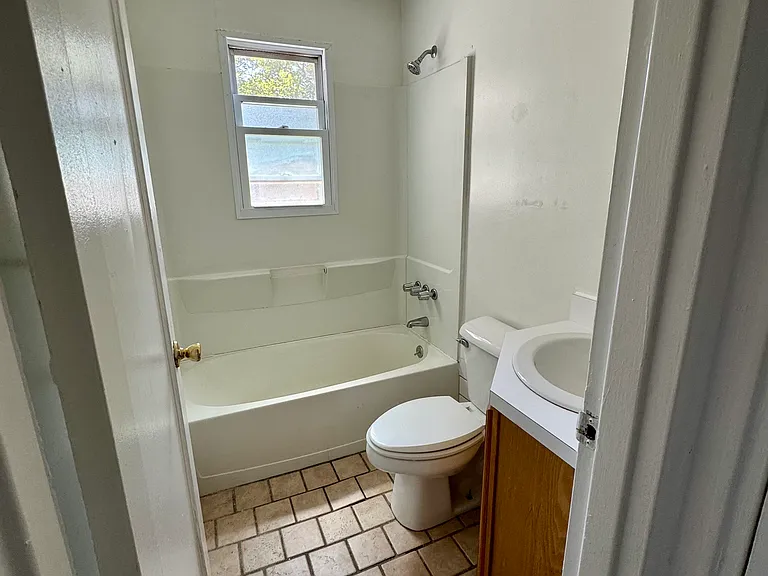 3 Springwood Cir #E — Photo 11