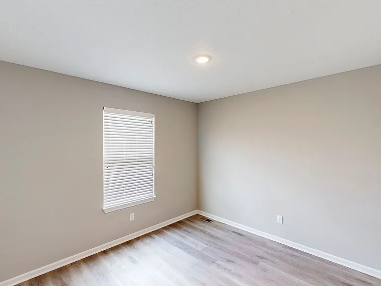 611 Pampas St — Photo 18