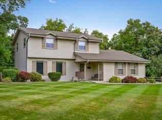 S55W29318 Holiday Point Dr, Waukesha, WI