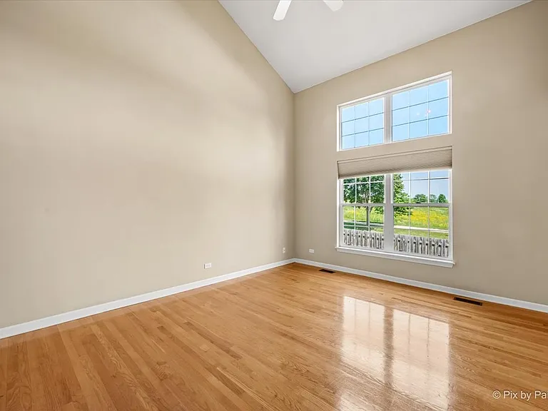 1058 E Danbury Dr — Photo 9