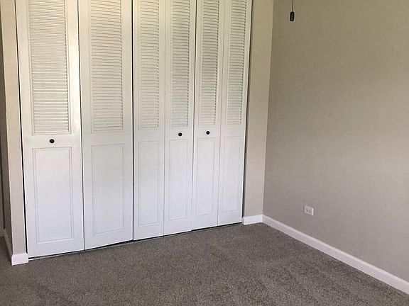 closet in bedroom with ceiling fan