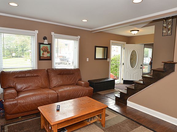 2nd image of 1837 Wellington Pl