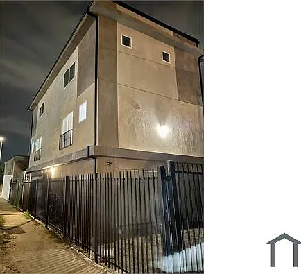 963 W 61st St — Photo 1