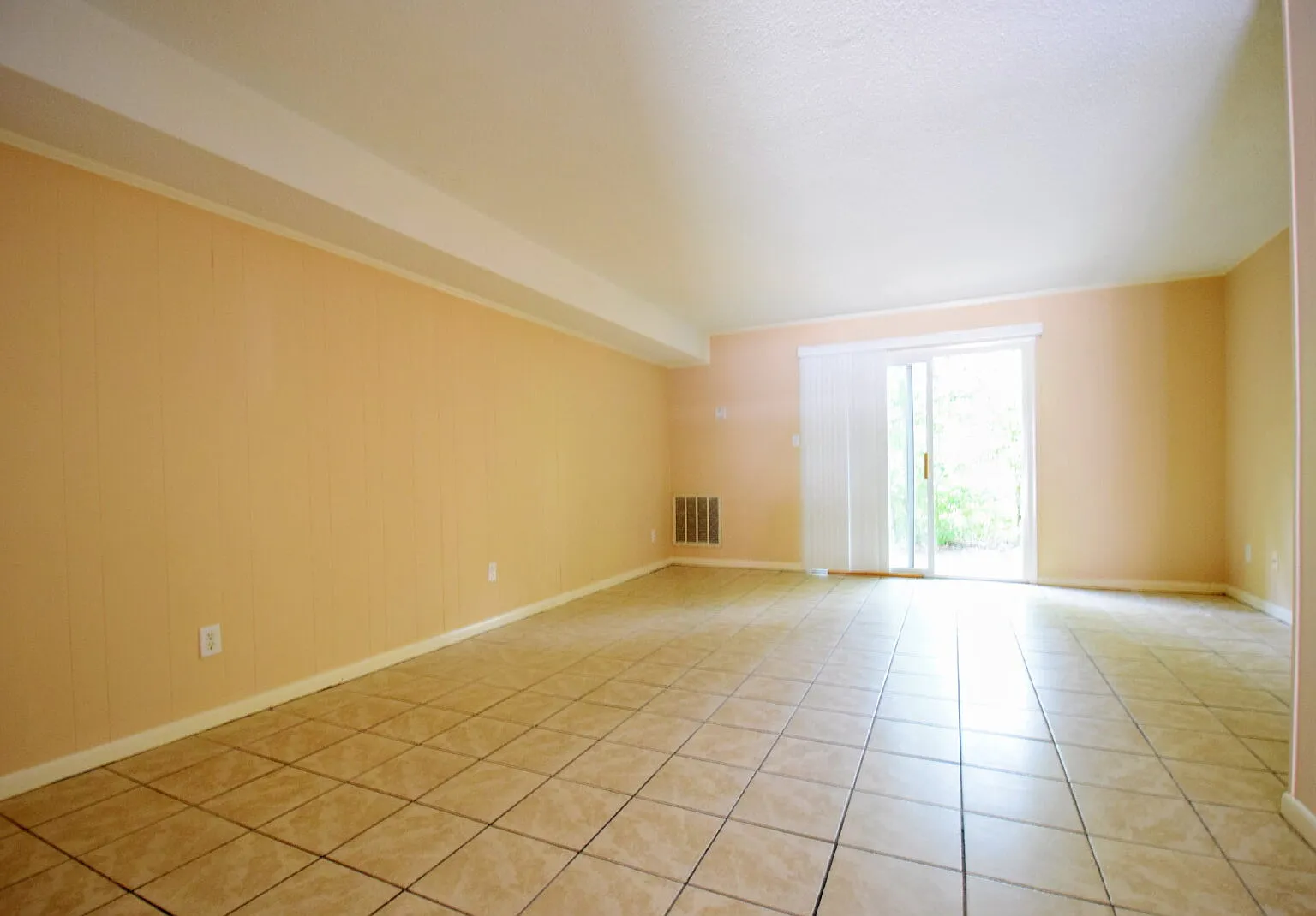 2 bed, 1.5 bath, 1005 sqft, $875 — Photo 3