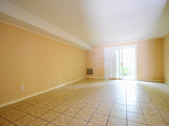 3rd image of 5654B Pope St