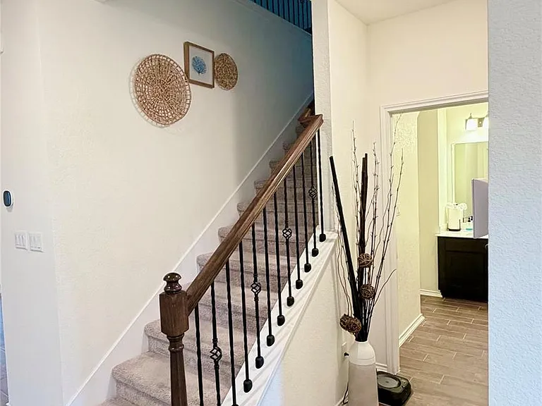1009 Brambles Dr — Photo 5