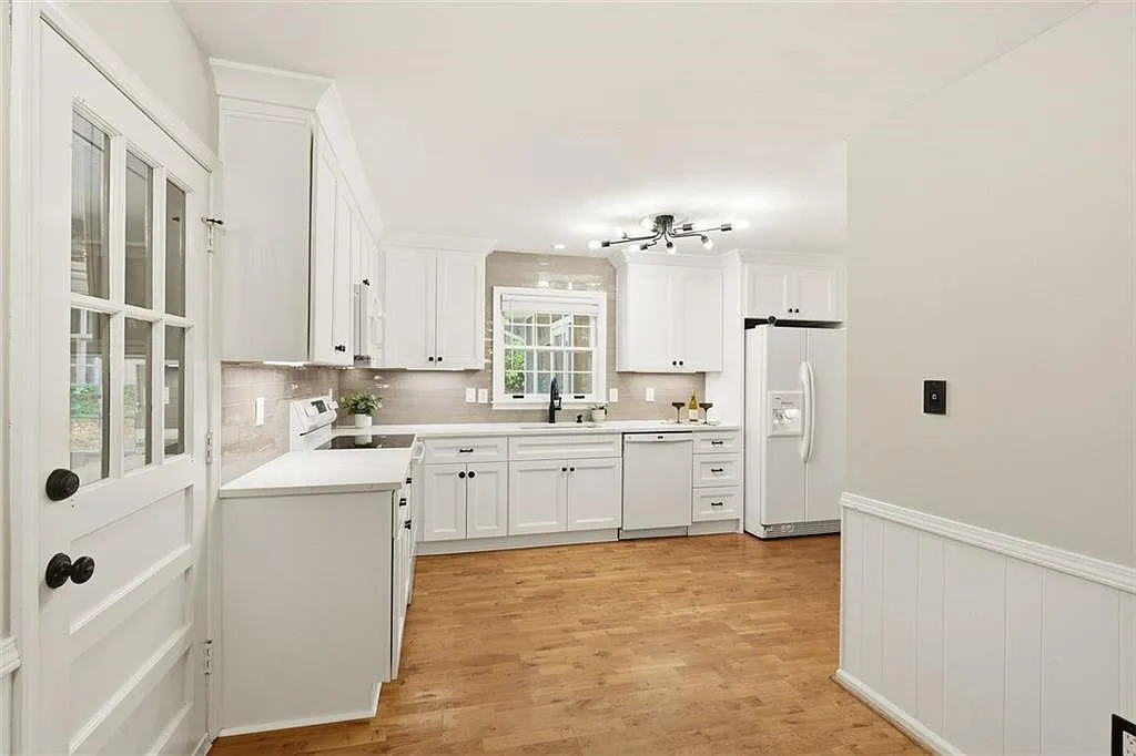 4 bed, 2.5 bath, 2145 sqft, $3,475 — Photo 3