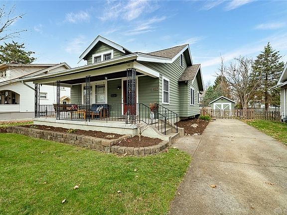 3rd image of 427 Hadley Ave