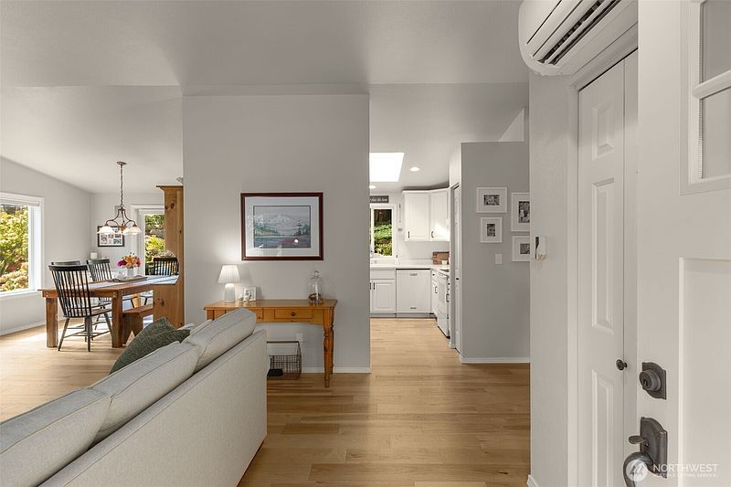 3rd image of 18621 95th Avenue NE