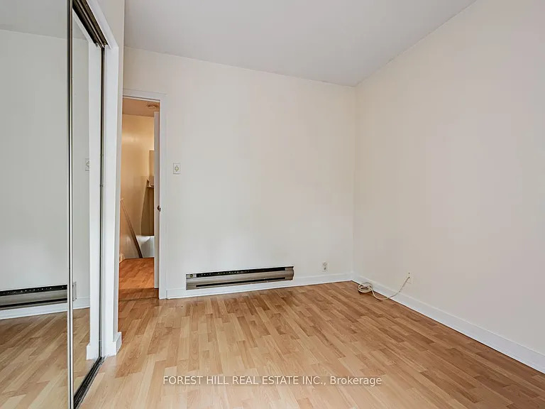 70 Macpherson Ave #UPPER — Photo 19