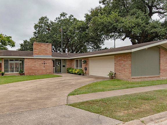 3rd image of 1041 Abdalla Blvd