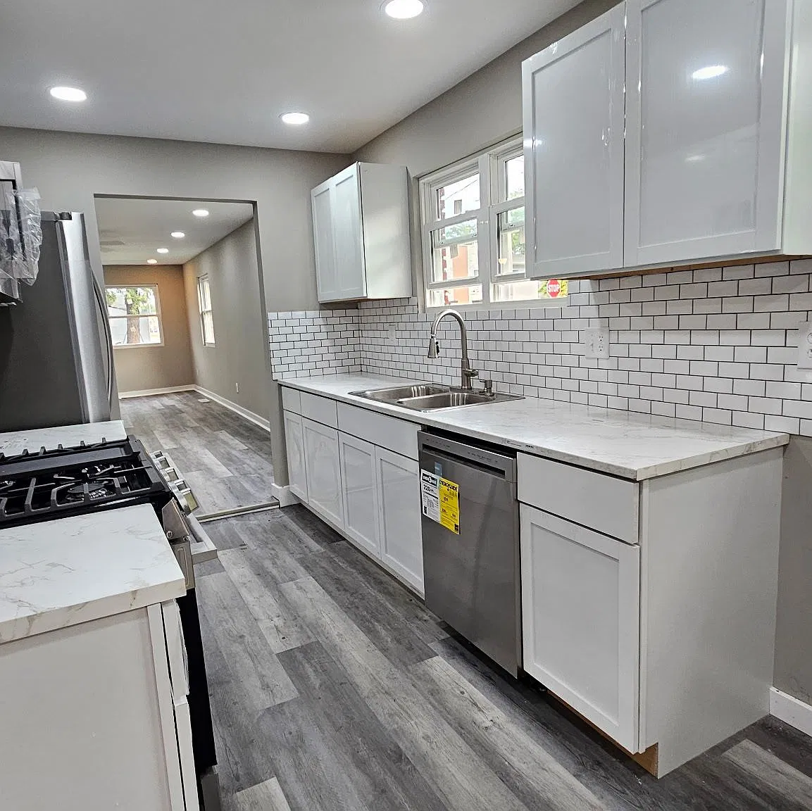 3 bed, 1.0 bath, 1200 sqft, $1,250 — Photo 2