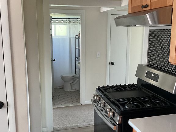 5th image of 25 Waterman Ave #5