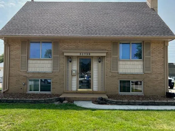 31739 Lafler Dr, Rockwood, MI 48173