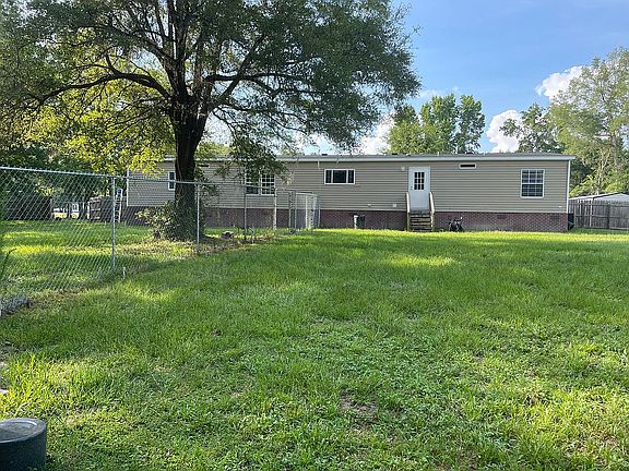 3rd image of 406 SE Bennie Ln