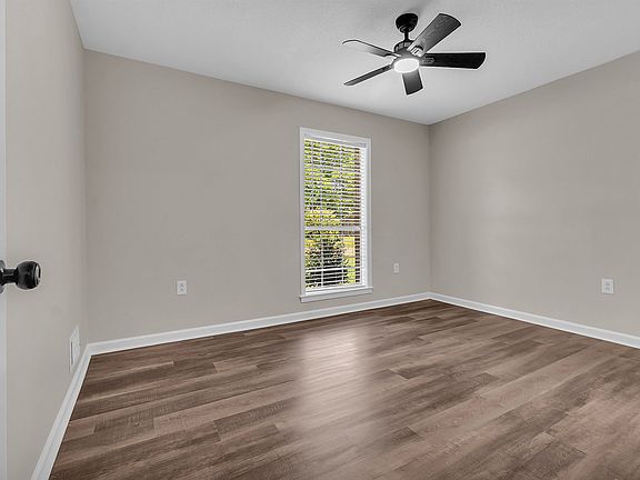 4th image of 6429 Bardstown Rd
