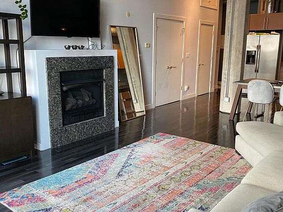 4th image of 1927 N Milwaukee Ave #503