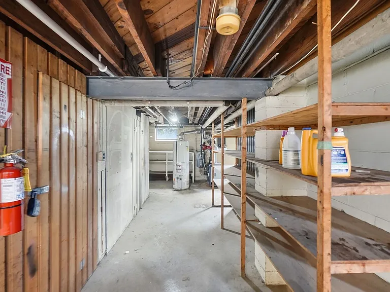 Cozy Apartment Building in Reading District! — Photo 30