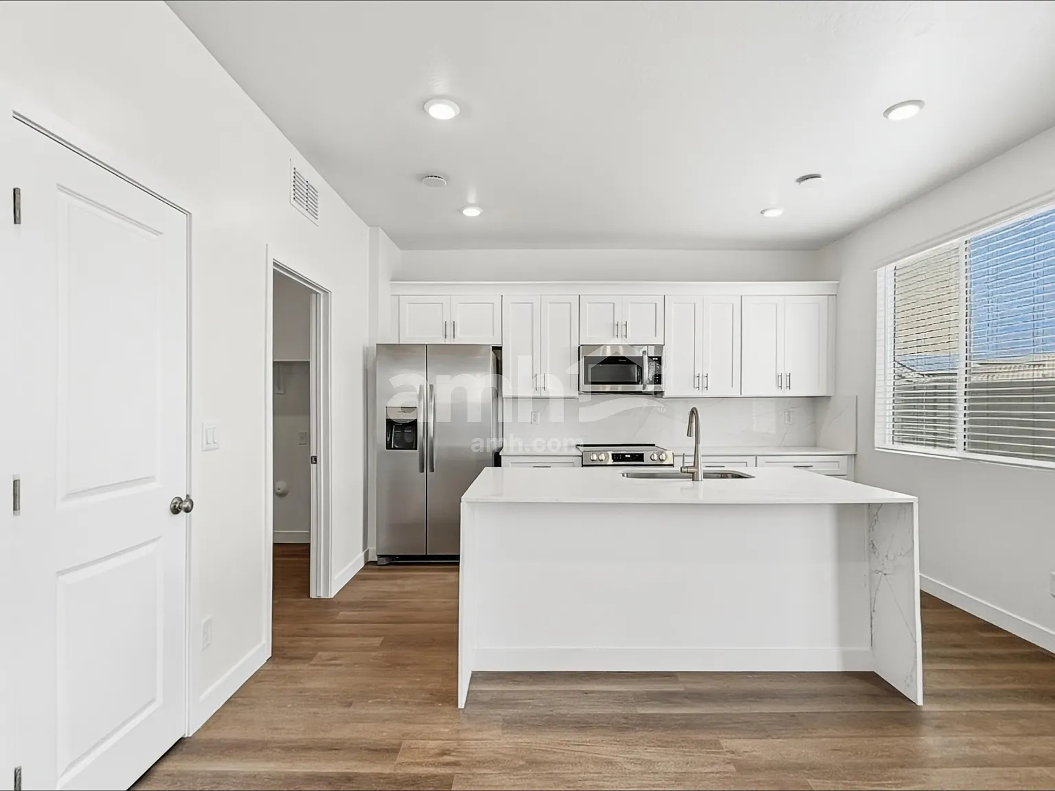 5 bed, 3.0 bath, 2165 sqft, $2,505 — Photo 4