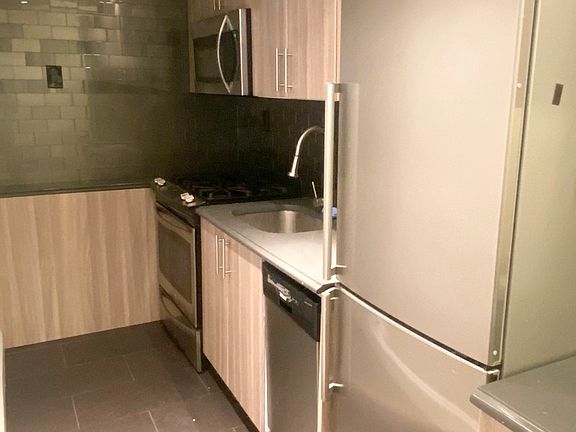 4th image of 141 E 89th St APT 5M