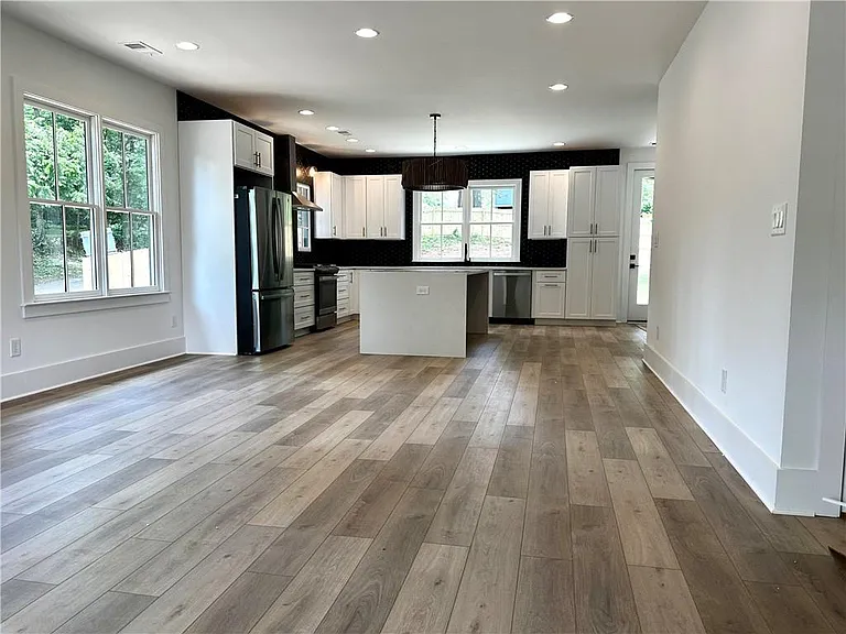 192 Claire Dr SE — Photo 5