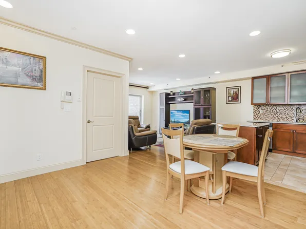 1689 East 21st Street image 9 of 32