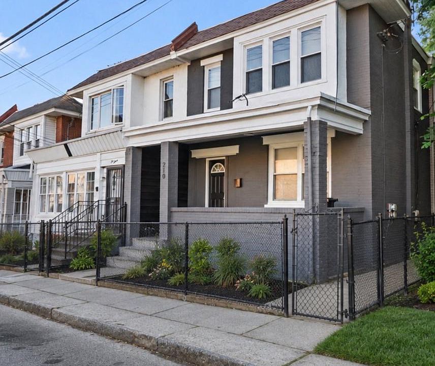 1st image of 210 S 7th St