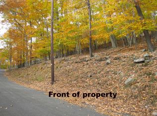 95 Lake Shore Dr, Lake Ariel, PA 18436