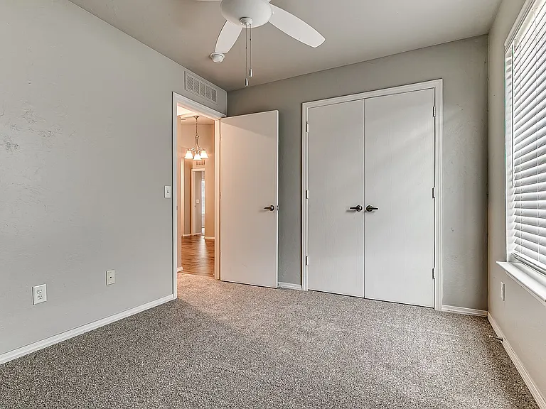 2816 NW 187th Ter — Photo 18