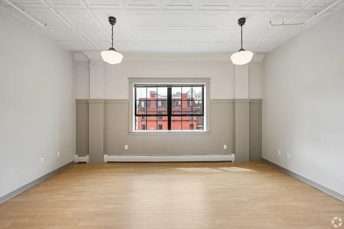 Studio, 600 sqft, $1,925 — Photo 3