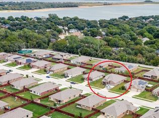 424 Regatta Ln, Azle, TX 76020