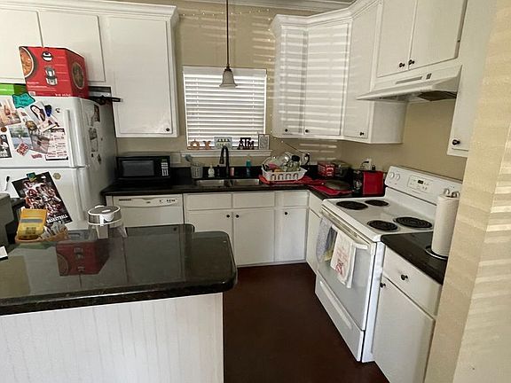 2nd image of 1523 Park Pl