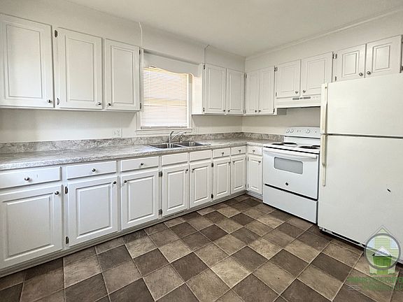 3rd image of 113 Fowler Rd #1